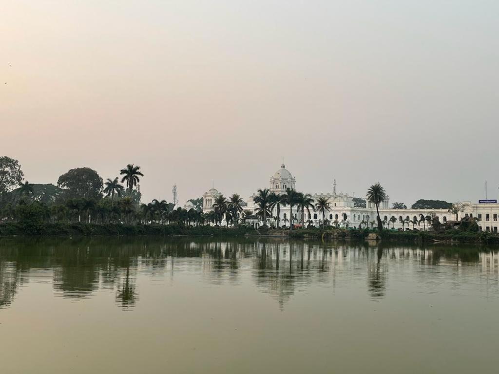 Veda Home'S Agartala Esterno foto